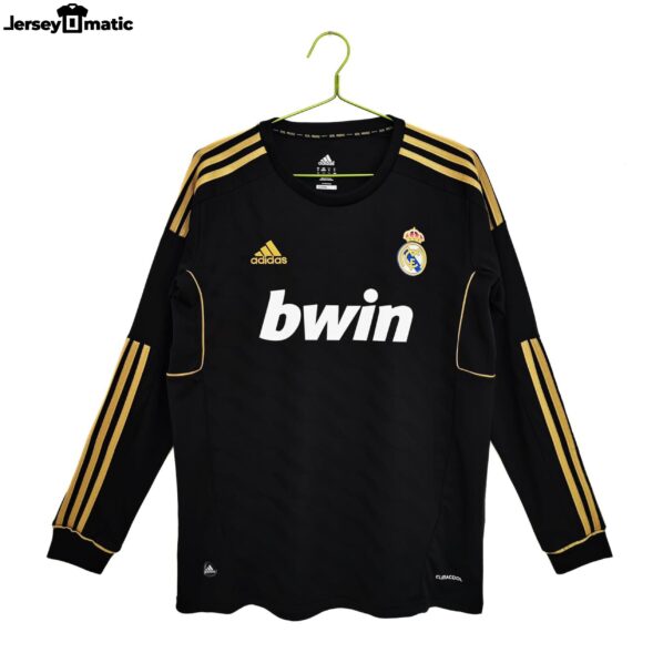 real-madrid-retro-jersey